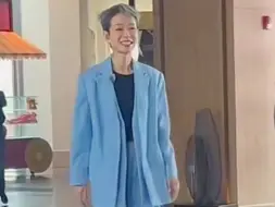 被叶童走路硬控了！