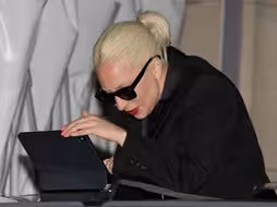 LadyGaga播放新专LG7片段