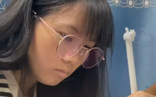 没妈的女孩我们来爱！
