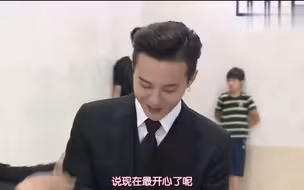 权志龙挑战演戏获称赞害羞不已，与成员们一起吃饭却惨遭调侃！