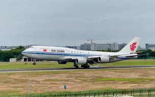 国航B748大风天降落CAN