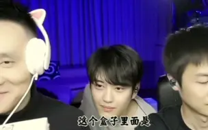 毛毛老师甚至夹了起来！！