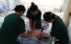 真人模拟心肺复苏术