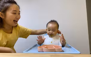 我不得不承认自己生了个假小子，饭量惊人，妥妥的干饭人