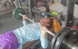 六十KG被压的吗喽