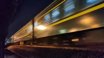 更换车底前的K158次列车 来往北京西
