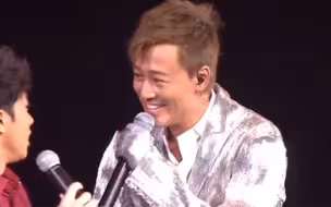 王祖蓝恶搞林峯演唱会，搞笑他是认真的。唱歌他却一点也不#浮夸#峯.情无限演唱会