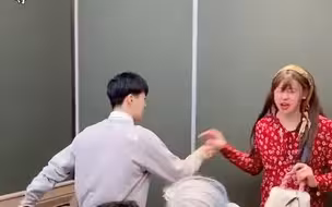 大学同学聚餐时，你是什么状态？