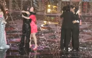 Amber &Chipu 终于找到拥抱清晰版了 感谢大张伟老师的粉丝>* ))))>