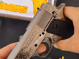 这样雕花的1911你喜欢吗