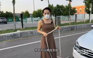 不要像他这样拖车，会坏掉的！