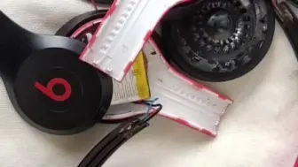 beats solo3二修机！一个通病，右边又没有声音！钢标又折坏了！！！