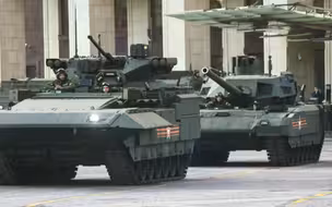 俄曾寄予厚望的“阿玛塔”重型通用底盘，T90成熟后光速成备胎（堆科技的T14/15/16通通滴失败）