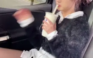 可可爱爱的多功能座椅挂钩，买来的东西终于不用放在座位上了，不用了还可以隐藏起来，太实用了！