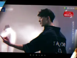 想偷一只勾手手的小奶狗，但是打不过护崽的大狼狗T^T