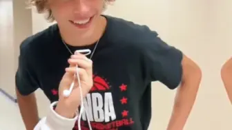 既然有人喜欢他的声音 那就多听几遍