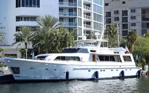 1983 CHEOY LEE 90 COCKPIT MOTOR YACHT