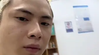 “小孩：烫头烫着脑子了”