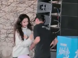 让你嗨！差点撞到人！