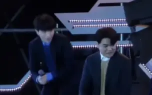 看到Gumayusi突然跪下一下子没反应过来的keria。这反应太可爱了🤣🤣😍