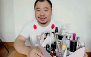冒死翻开领导的化妆盒，让大家看看我们领导的YSL，阿玛尼，兰蔻和植村秀口红