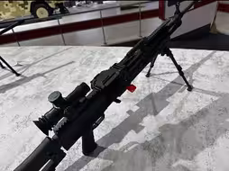 珠海航展：军迷解读国产新型8.6X70mm中口径弹链通用机枪！———是出口型！