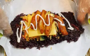 【街边小吃】香酥鸡块饭团，12元一份，满满都是料，味道很赞