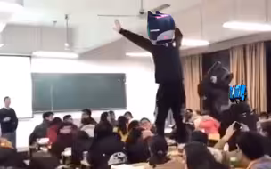 巜路 过 的 假 面 骑 士》