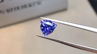 【Xu cut】市场上找不到的精切坦桑石，这个系列的火彩懂得都懂[呲牙]D22004476，1.32克拉