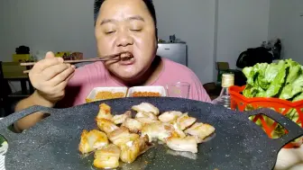 烤一盘五花肉，边烤边吃边喝，舒坦
