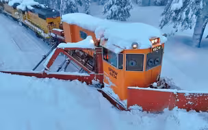 暴雪过后负责铲雪的火车，机械之美，解压