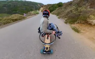 坐在轮椅上玩滑板？他真的不是在秀...