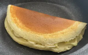 香甜松软的香蕉松饼，一口芝士爆浆～