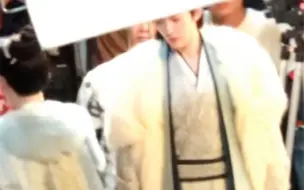 【长相思】杨紫×邓为！小夭毫不犹豫地跟着防风邶离开了，自始至终，她没有看璟一眼。璟凝视着她的背影。