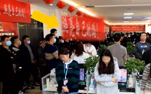 专对网店店主下手，诈骗团伙挂标语“照亮自己的路”被警方围捕