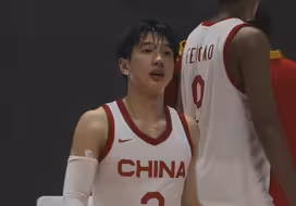 困扰中国男篮的“世界难题”却被一个176CM的18岁小将轻松破解
