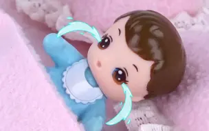 小宝宝睡醒后找不到妈妈，哇哇大哭，妈妈快来哄宝宝