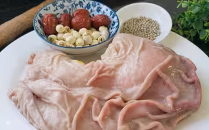 广东人做猪肚汤为什么那么好喝？做法原来好简单，汤汁奶白营养好