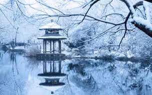 一篇《湖心亭看雪》，自此雪西湖便有了脍炙人口的代表作