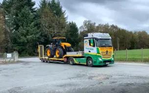 ［农机鉴赏］杰西博（JCB）FASTRAC8330 沼液施肥作业
