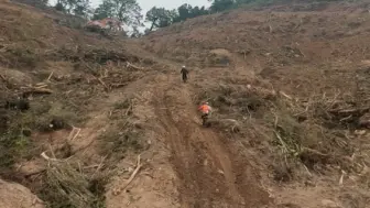 北极豹电动越野冲土坡