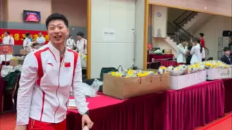 龙队：我打羽毛球这么好笑嘛