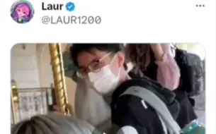Laur一行人坐旋转木马