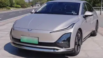比五菱星光颜值更高的是五菱星光的实力！外观内饰双双拿下，10万以内的纯电轿车ACE，你真的不心动吗？