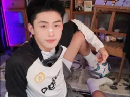 宝宝 守好你的门哦～我要射 门了…