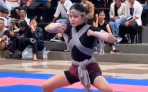 柬埔寨少女表演本国古拳法～狮拳！