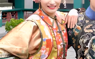 宫里刚死了个皇上！你打扮的花枝招展给谁看？