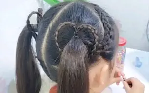 爱心双马尾