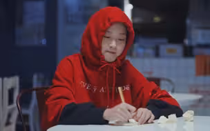 “救命，为什么有人这么可爱但一点都不作!!真的甜到心巴了!!”