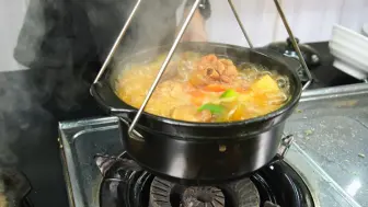 黄焖鸡塌房后，我选择炖一锅吃7天！